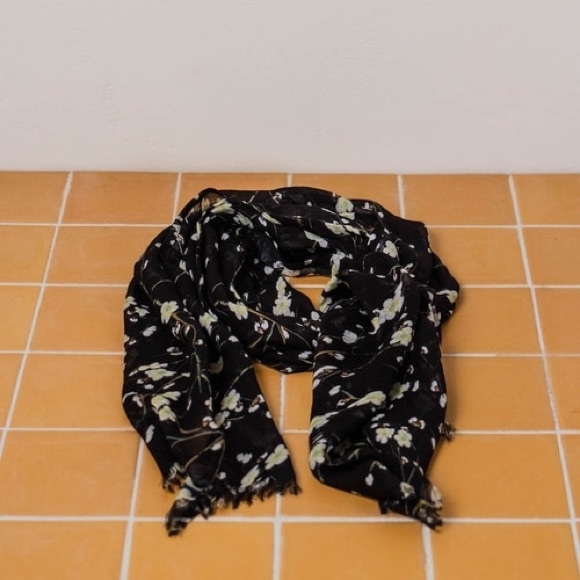 ONAM Fleur Scarf (in Night Botanical) - NWT - Picture 3 of 7